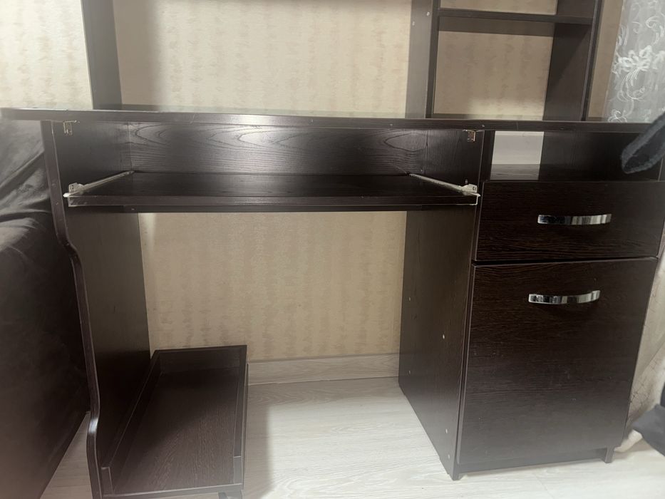 Стол письменный