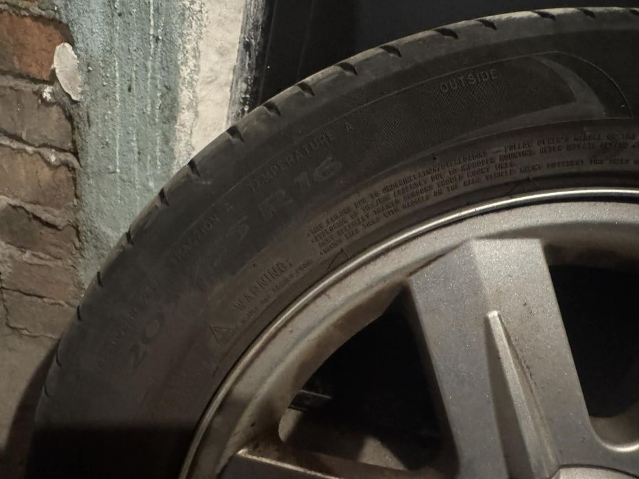 4 бр. Летни гуми Michelin 205/55 R16 с алуминиеви джанти Renault