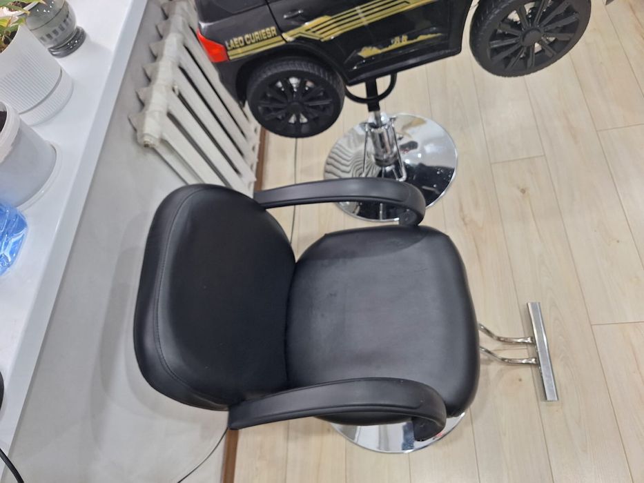 Парикмахерское кресло