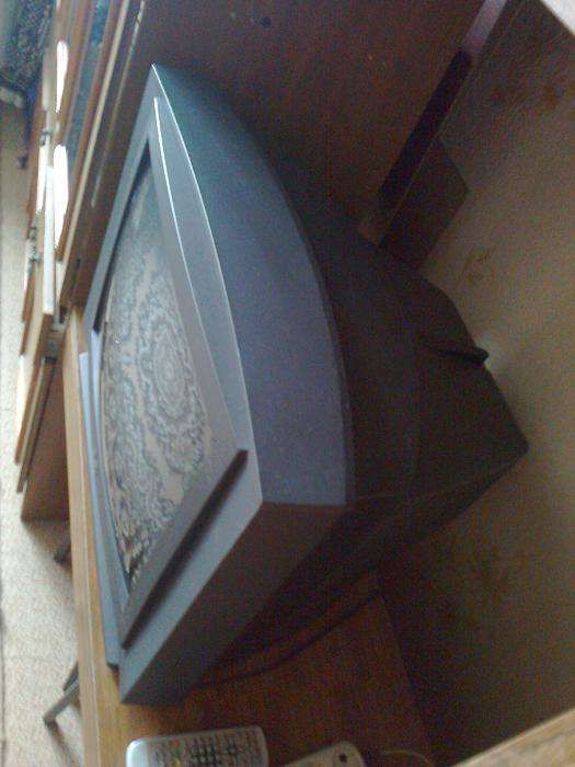 Хочу продать телевизор. Термос подарю.