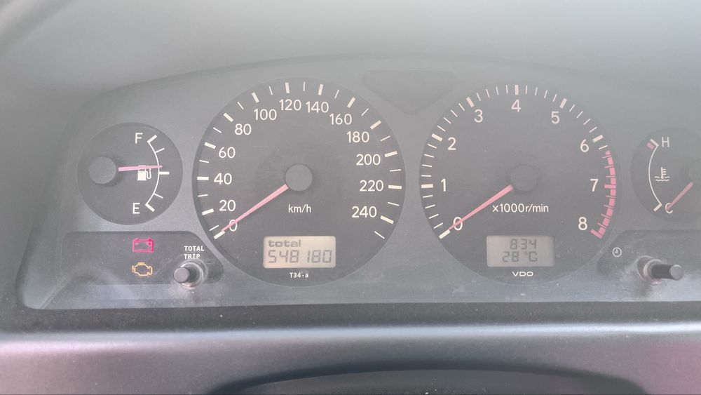 Продам  таета авенсис