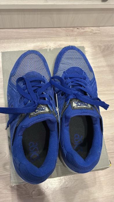 Продаю кроссовки Asics