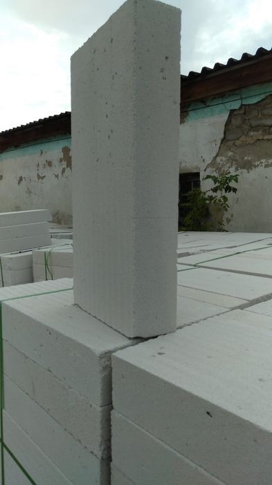 Песок мелкий, крупный, отсев, щебень.