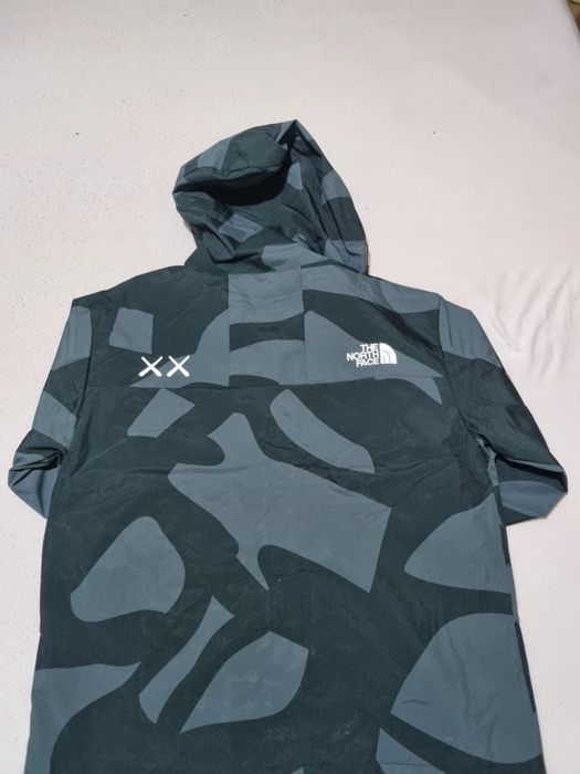 The North Face x KAWS Retro 1986 Mountain Jacket – Limited (Внос)