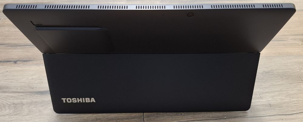 13.3 Лаптоп-Таблет Toshiba Touchscreen