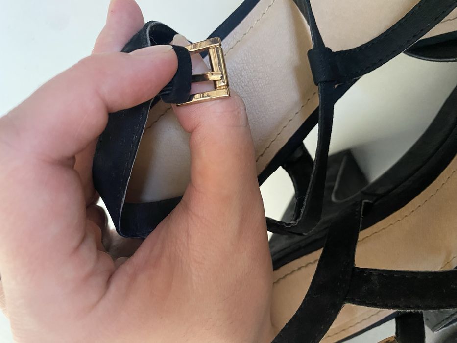 босоножки на каблуке черные продам