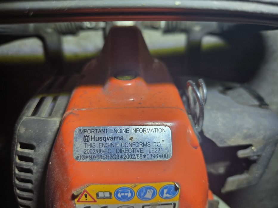 Foarfeca tuns gard viu HUSQVARNA 123HD65 pe benzina