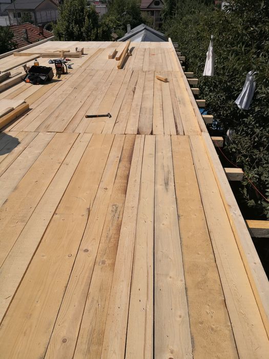 Vopsit acoperis tigla ceramica reparatii acoperisuri tigla metalica