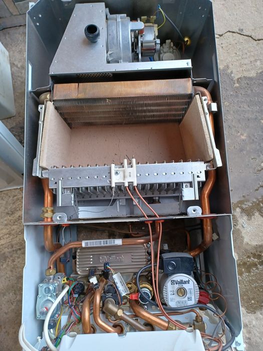 Centrala termica Vaillant Turbo Tec Plus VUW RO 282/3-5