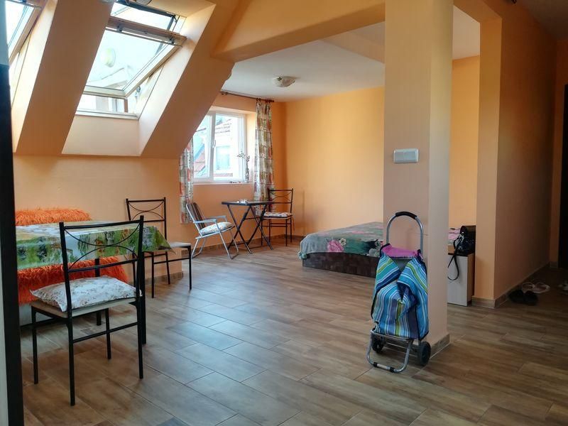 Дава се под наем Едностаен апартамент в Бургас, Възраждане - 52 кв.м за 306 € - Снимка #2