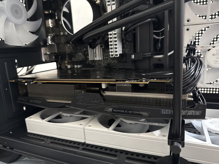 ASUS Rog Strix GTX 1070 Ti 8GB.