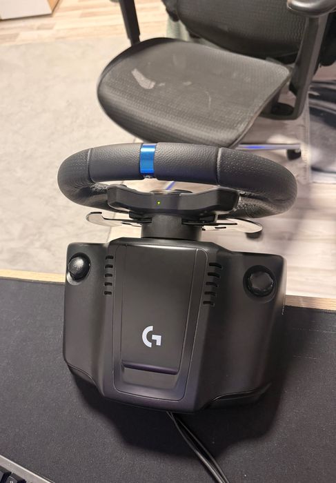 Logitech G923 – перфектно състояние, пълен комплект, с кутия