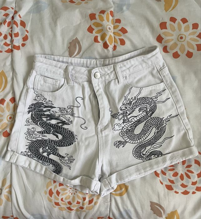 Бели къси панталони размер М