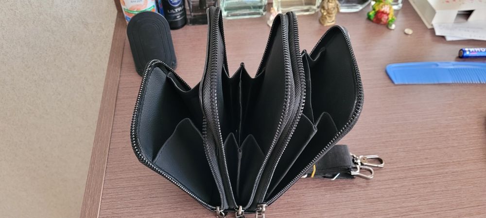 Продам Барсетку ( сумочку)