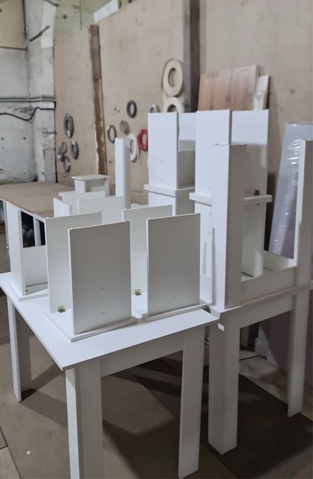 Стол. Табуретка орындық