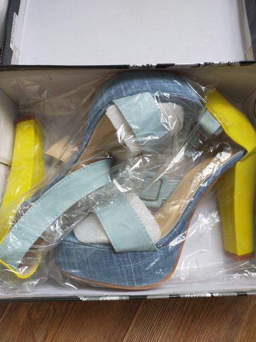 Босоножки новые 37 размер