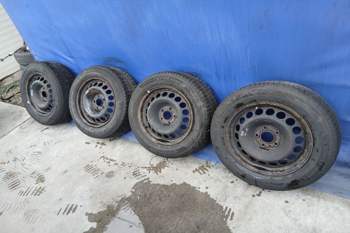 Jante tabla cu anvelope 16 - set 205/60 R16 7JX16H2 8K0601027A 205/60