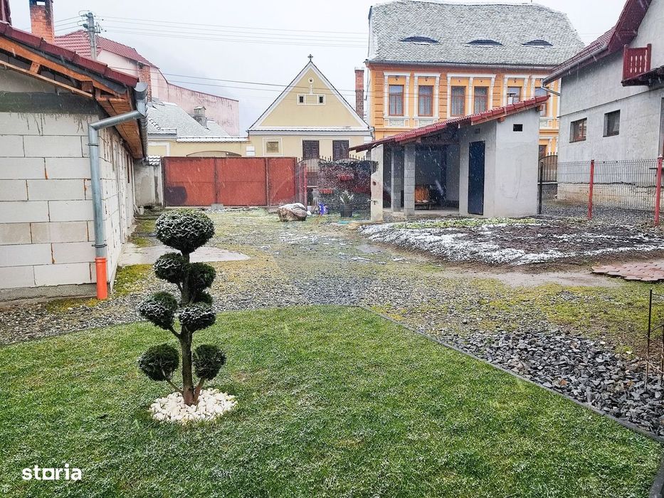 Casă / Vilă cu 3 camere de vânzare în zona Sud