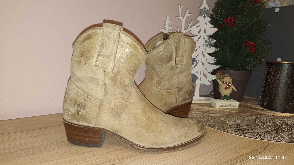 Дамски боти FRYE