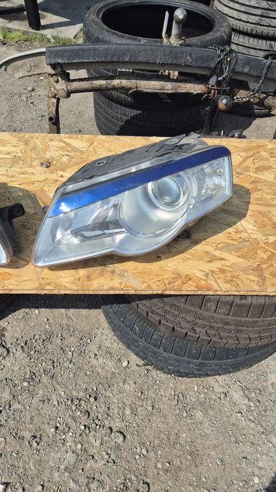 Оригинален Десен  Фар VALEO за Пасат Б6 2005- 2010г