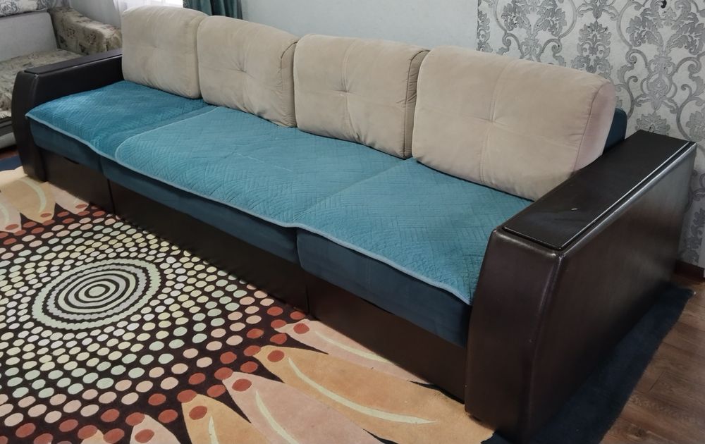 Диван с подлокотниками