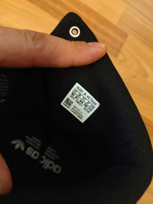 Adidasi Adidas nr 44 noi