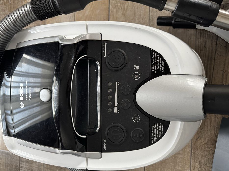 Aspirator cu spalare Bosch BWD421PRO 2100W filtru hepa perii turbo