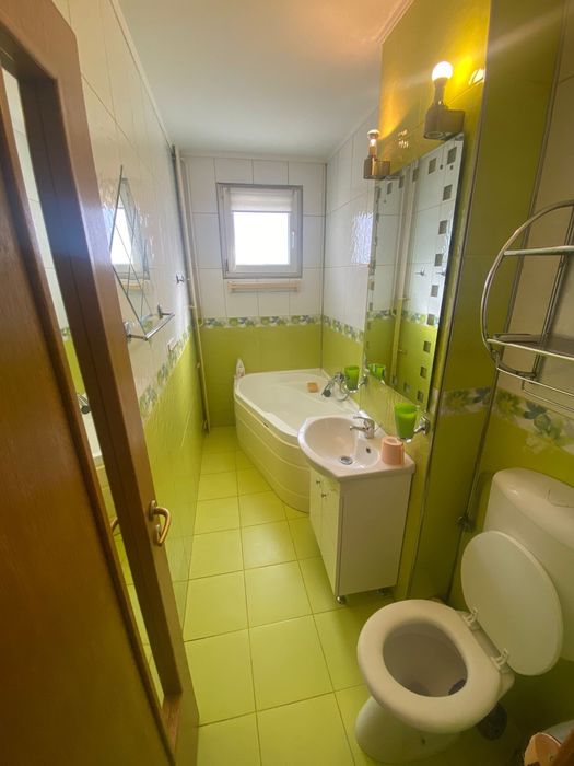 Apartament 4 camere zona 1 Decembrie -strada Fetesti