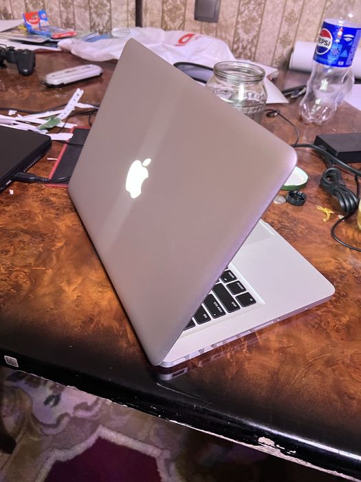 MacBook pro 2011