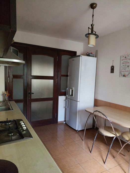 Inchiriez apartament 3 camere, in zona Orizont