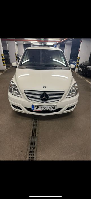 Mercedes-Benz B 180