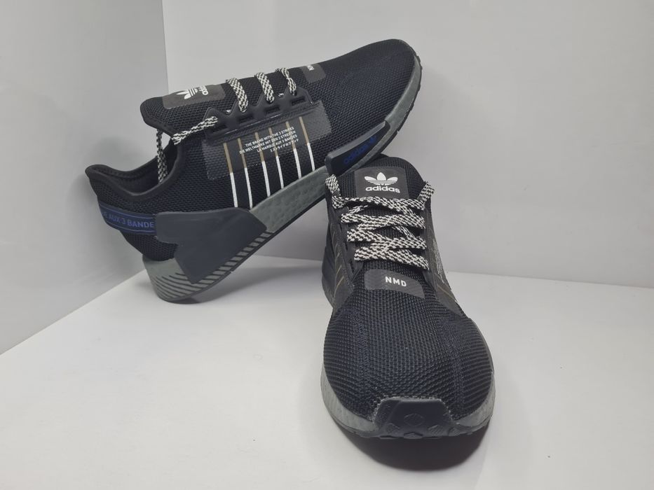 Маратонки Adidas NMD 1

Чисто нови без кутия.

Размер 46  стелка 29.5