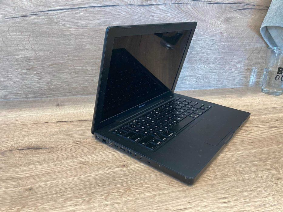 Apple Macbook 2 броя Бял и Черен Black White 2009