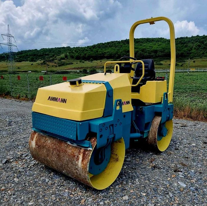 Inchiriez Excavator 3.5t si 8.5t Dumper 6 t Bobcat Cilindru compactor