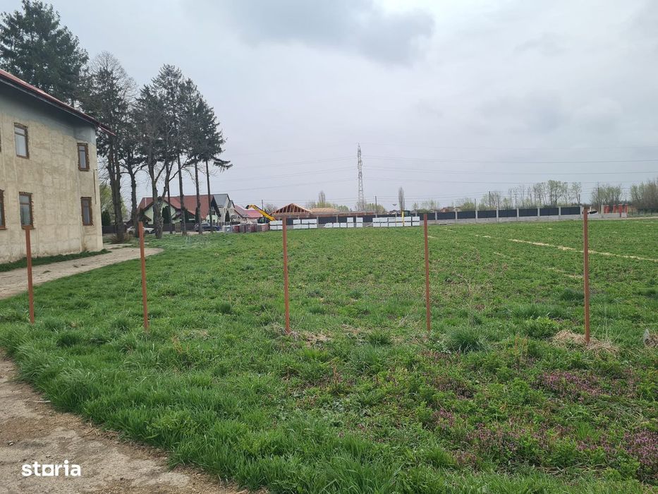Teren ingradit cu utilitati trase in fata terenului!