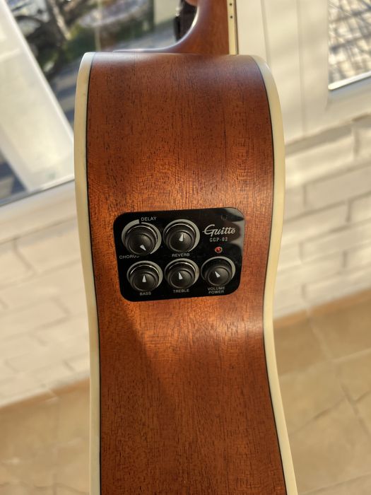 Гитара в очень хорошем состояний трансакустика