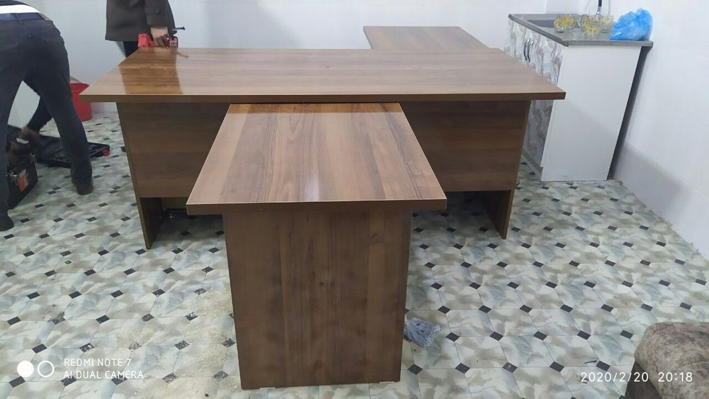 Директорное стол!