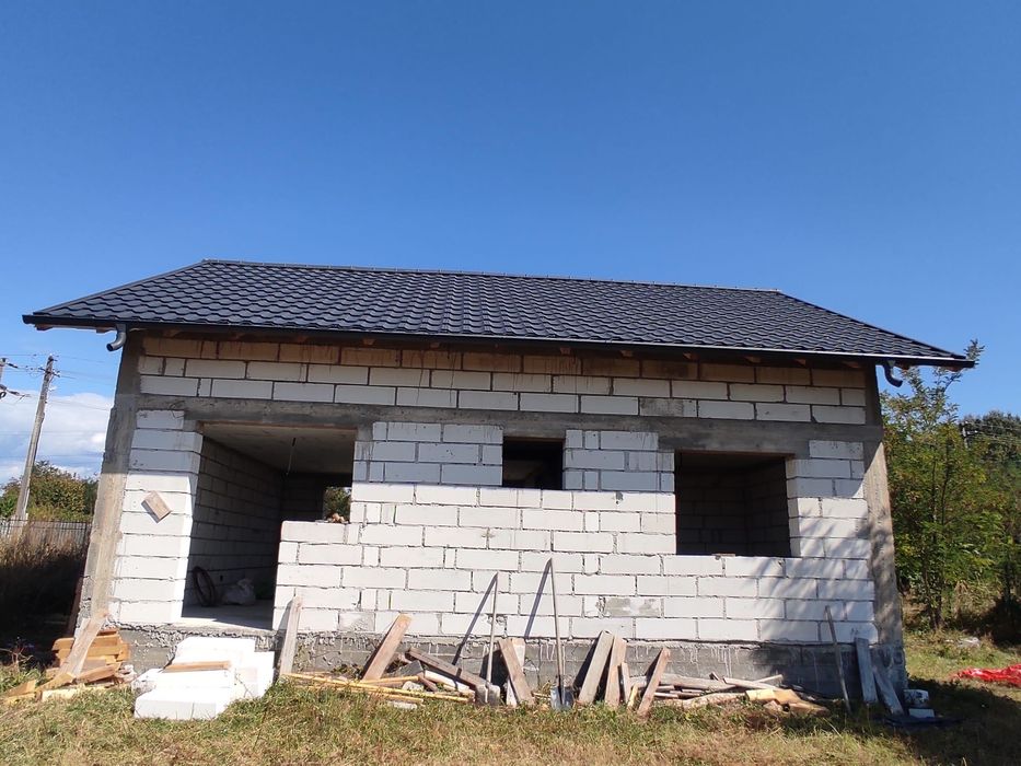 Vand casa nou construita,