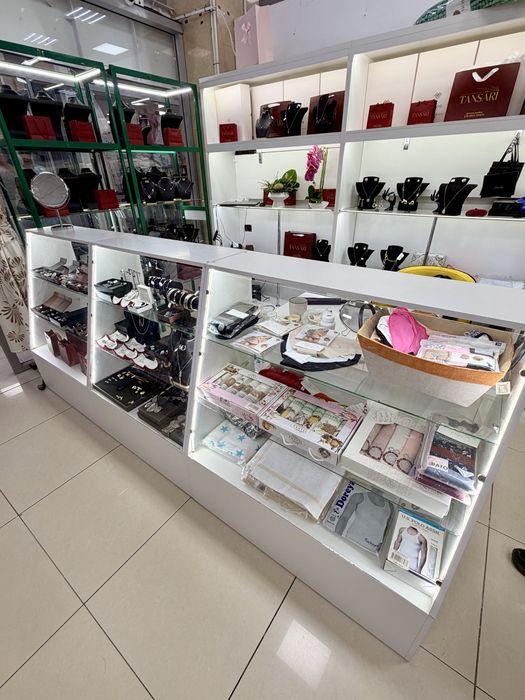 Продам витрины 3 штуки