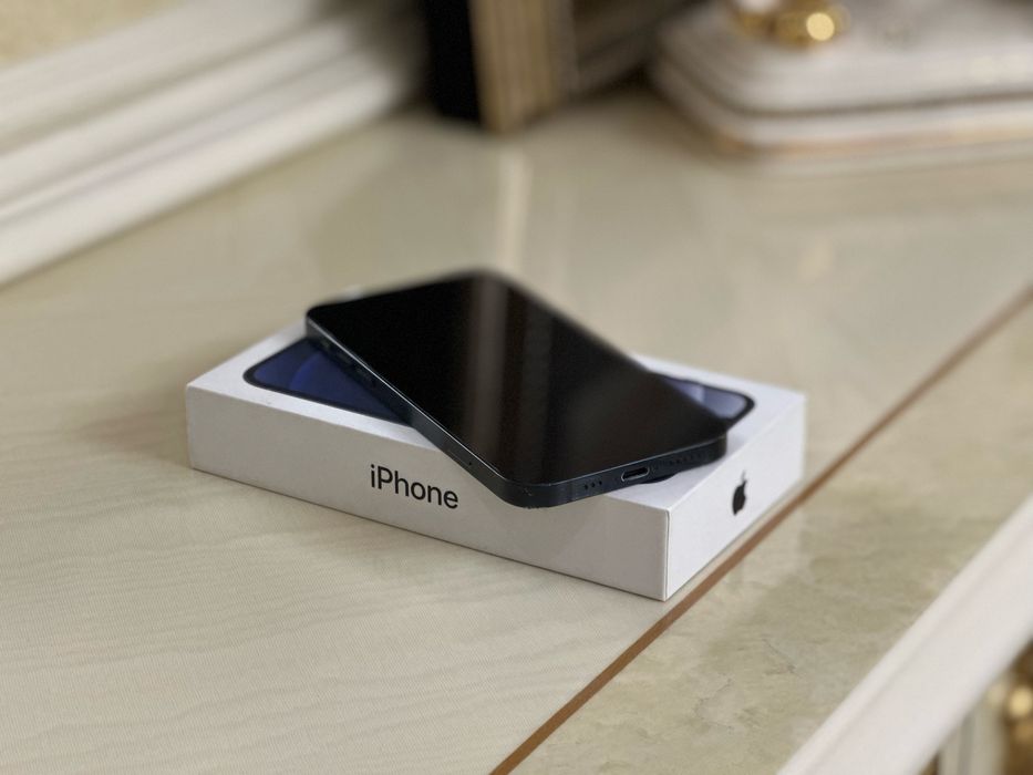 iPhone 12 (Black color)
