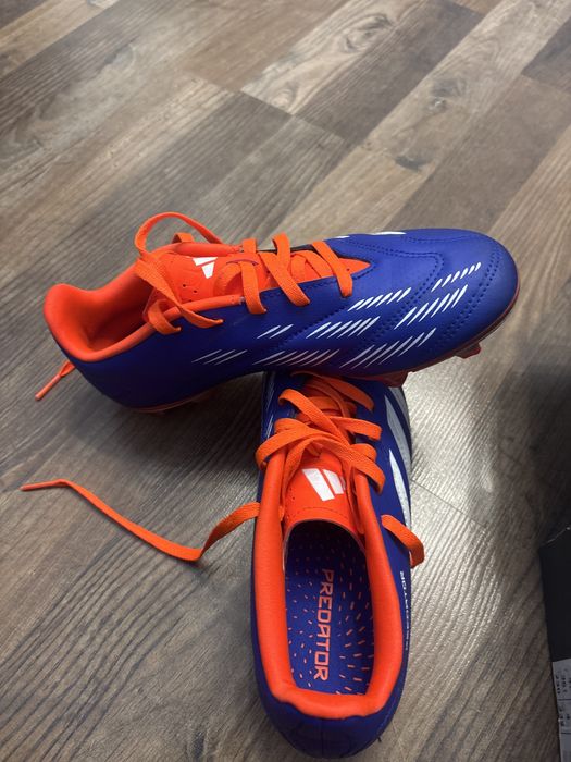 Ghete de fotbal predator