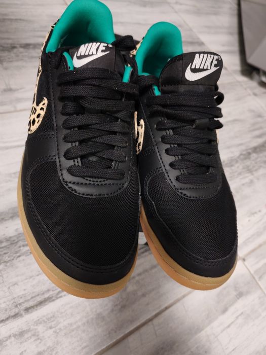 Маратонки Nike 37.5