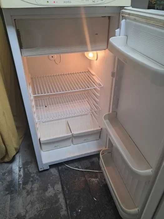 Продам холодильник отличном состояние очень хорошо охлаждает