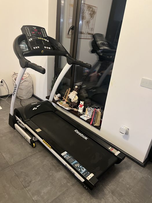 1.	Bandă de alergat Reebok – stare excelentă!