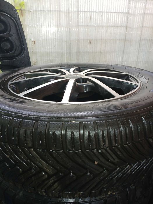 Vând  jante cu cauciucuri Michelin