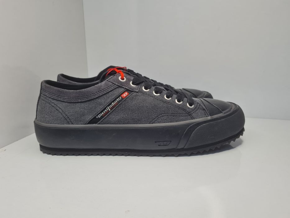 Кецове Diesel S-Principal Low

Чисто нови с кутия. 

Размер 44 стелка