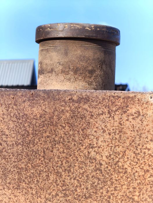 Емкость целый,с объемом 2000 литров