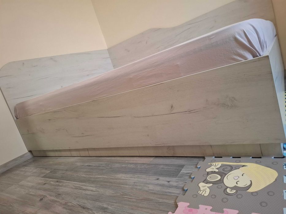 Спалня 140/200 с подматрачна рамка + матрак подарък