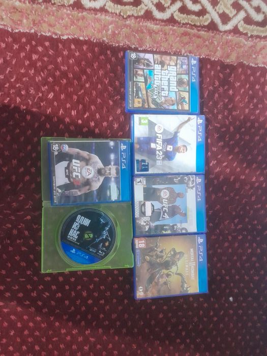 PlayStation 4 + 2 джойстика + игры