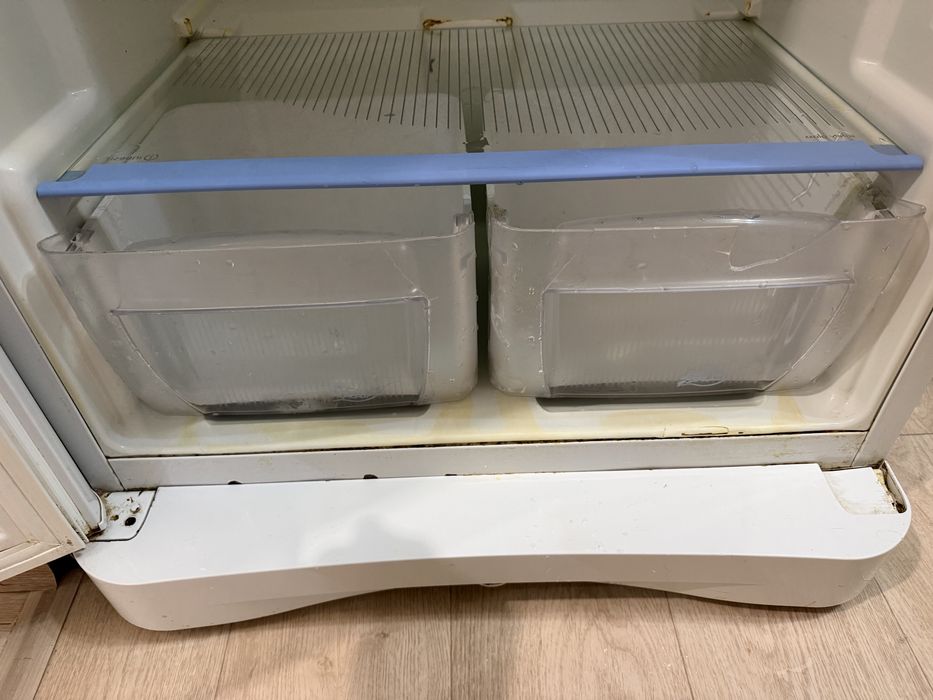 Продам холодильник Indesit RA